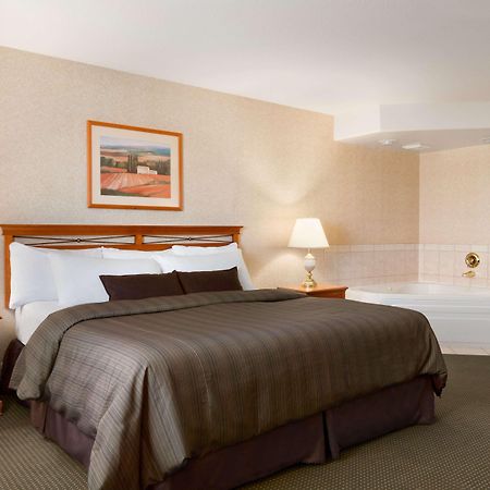 Days Inn By Wyndham Saskatoon Exterior photo