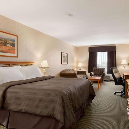 Days Inn By Wyndham Saskatoon Exterior photo