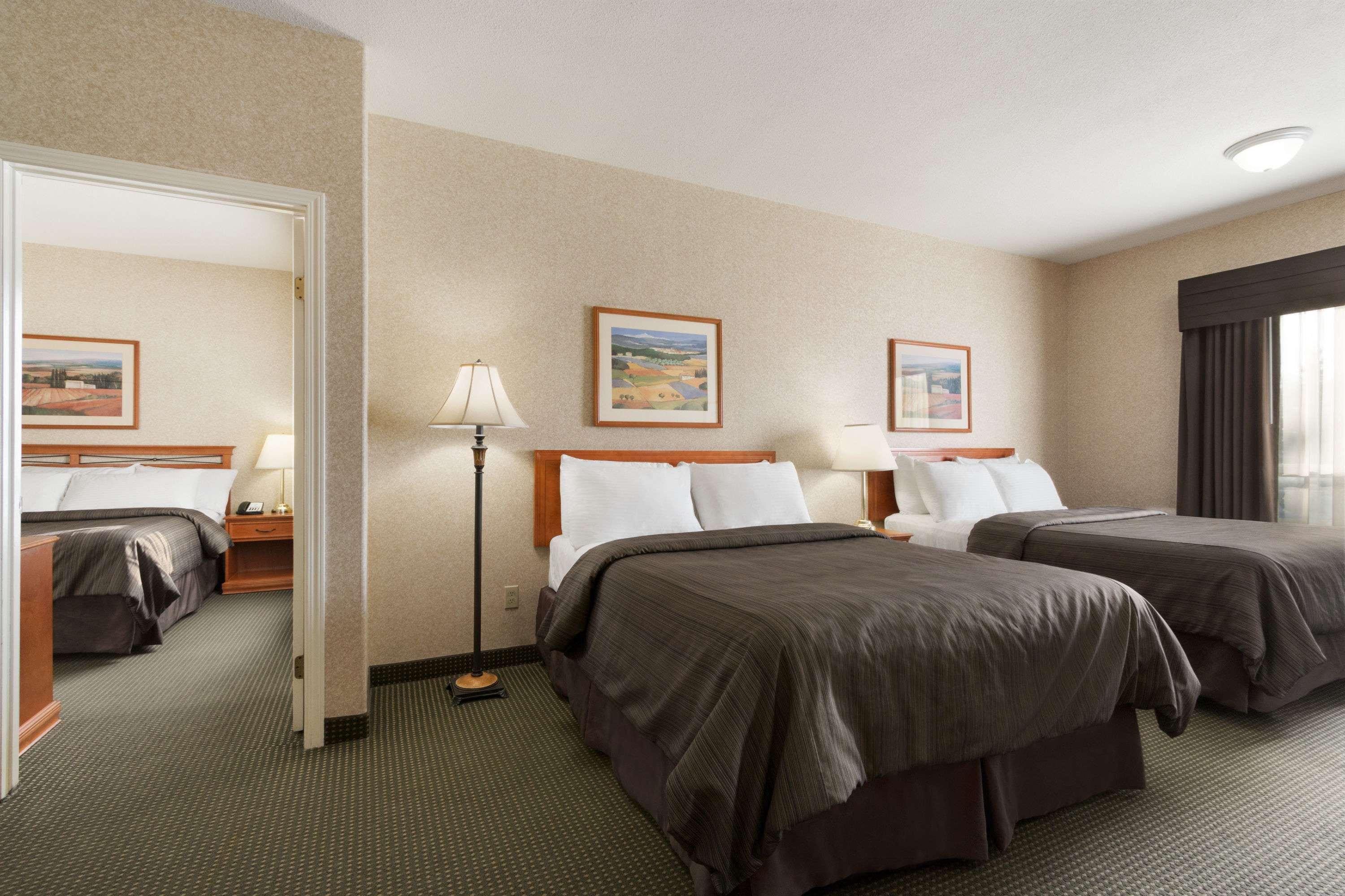 Days Inn By Wyndham Saskatoon Exterior photo
