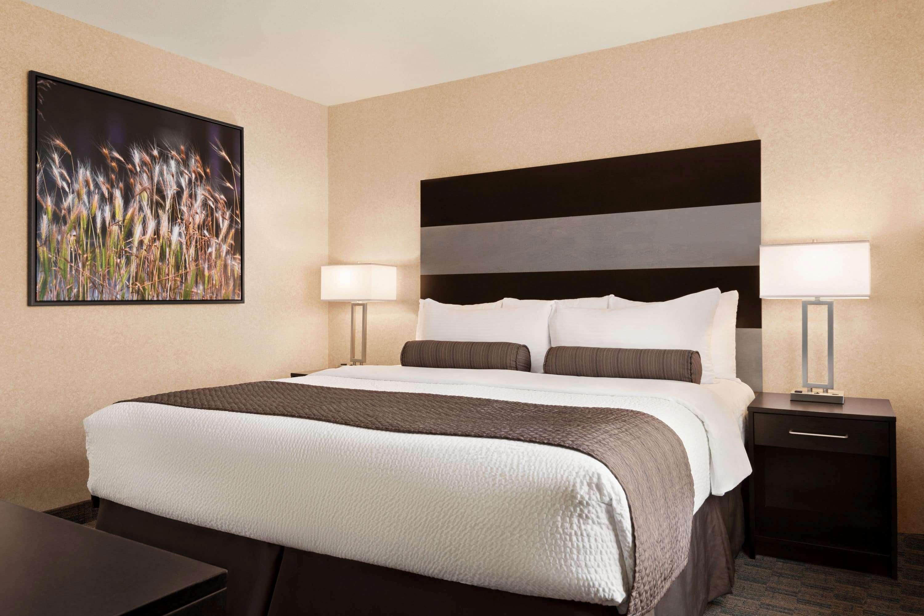 Days Inn By Wyndham Saskatoon Exterior photo