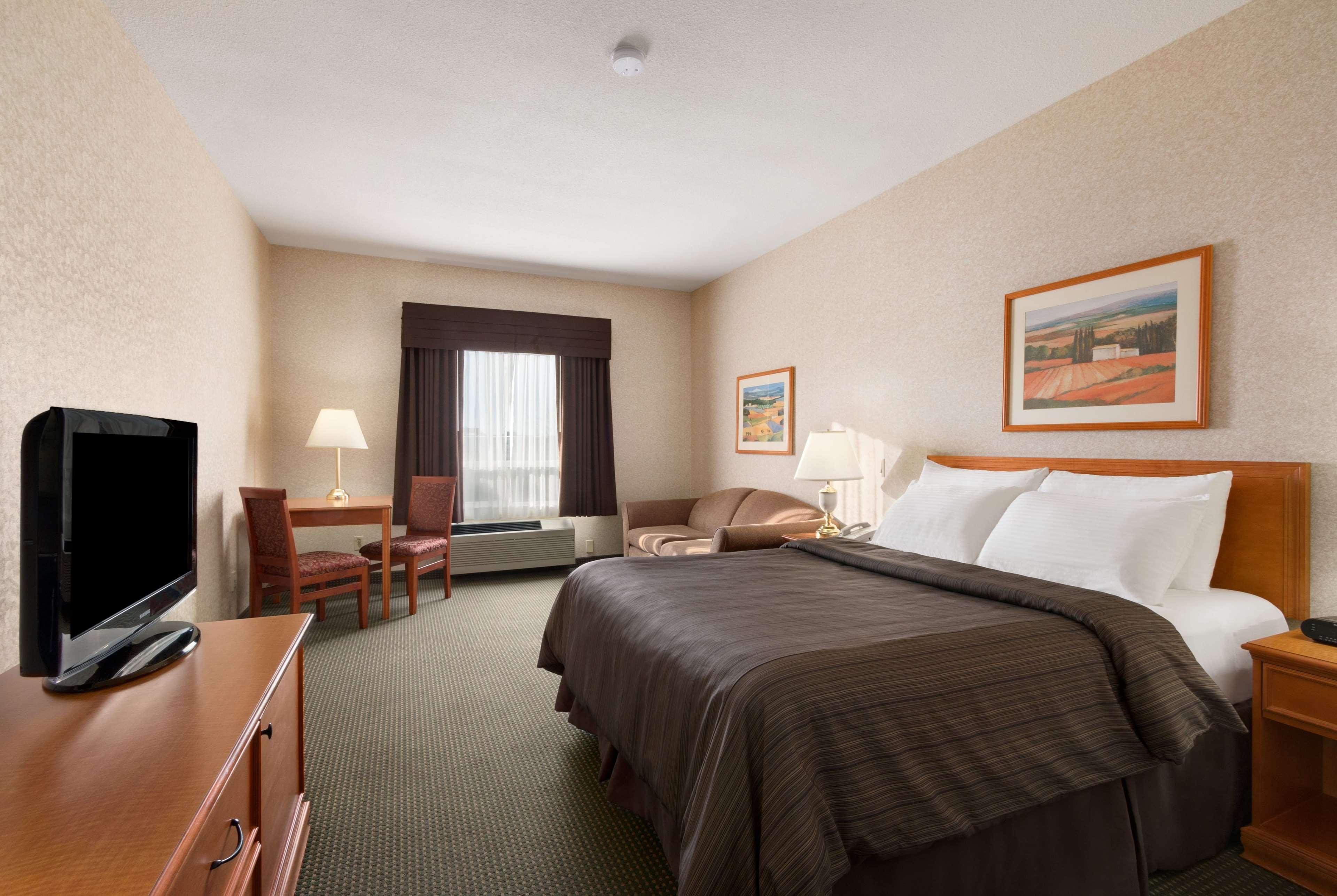 Days Inn By Wyndham Saskatoon Exterior photo