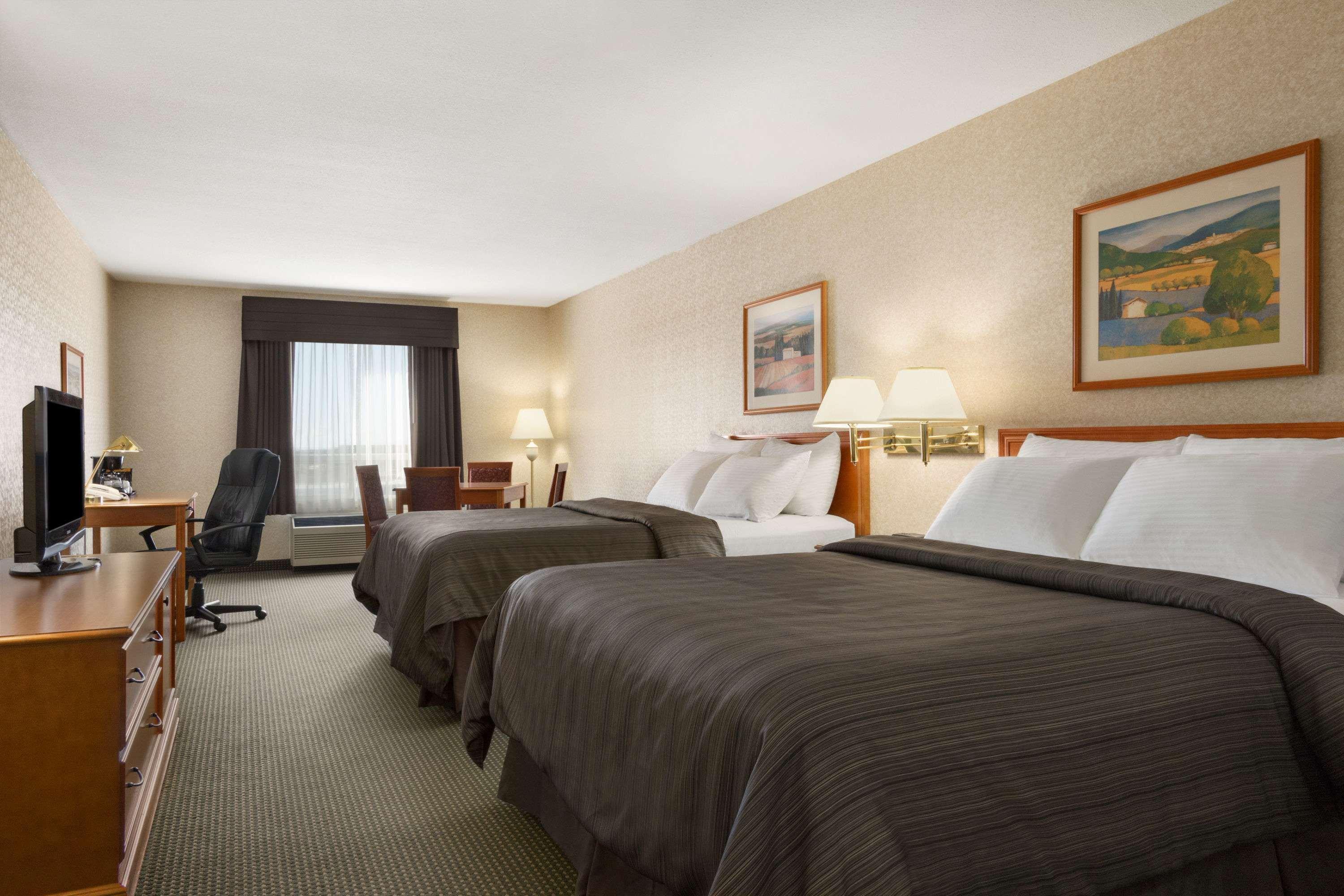 Days Inn By Wyndham Saskatoon Exterior photo