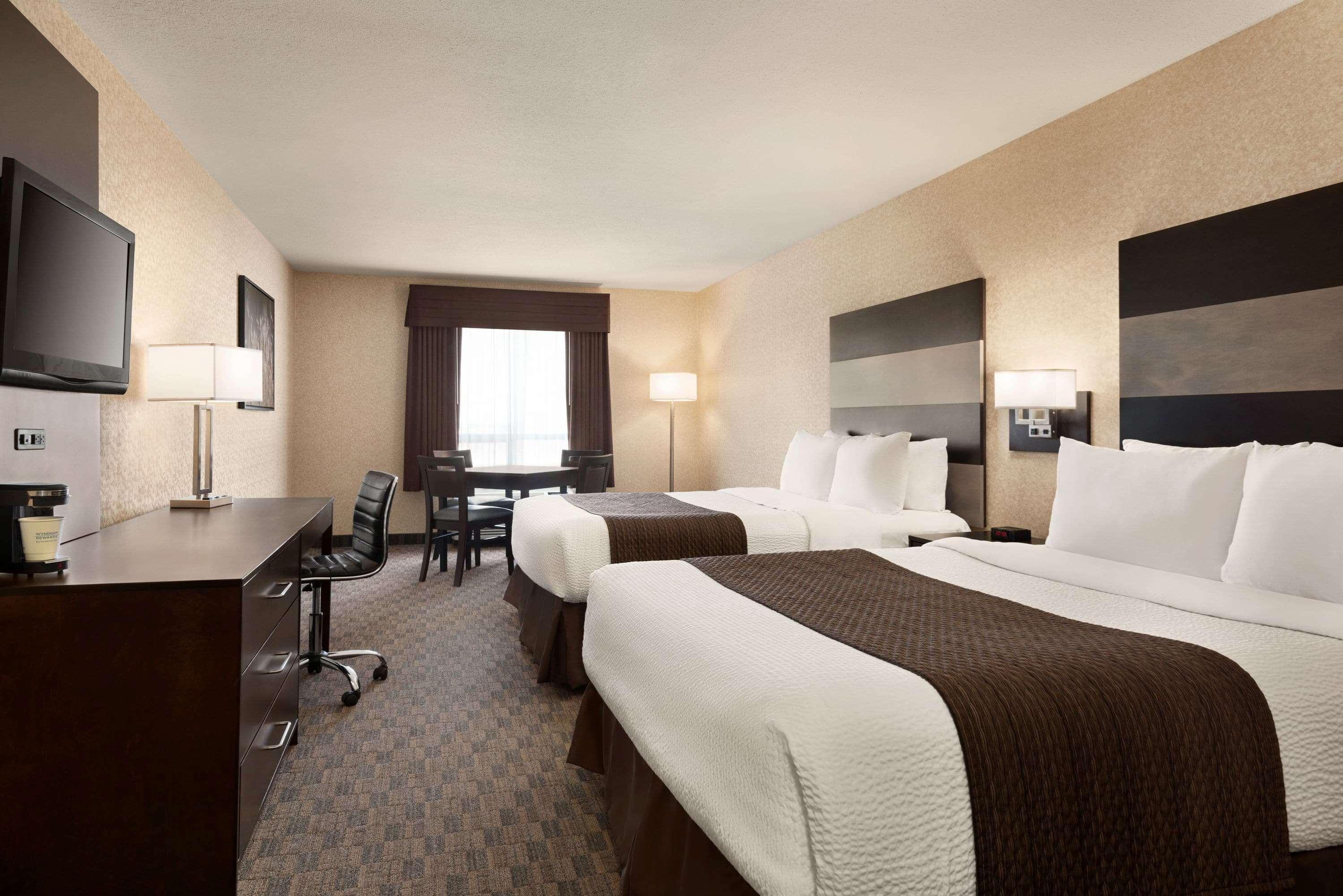 Days Inn By Wyndham Saskatoon Exterior photo