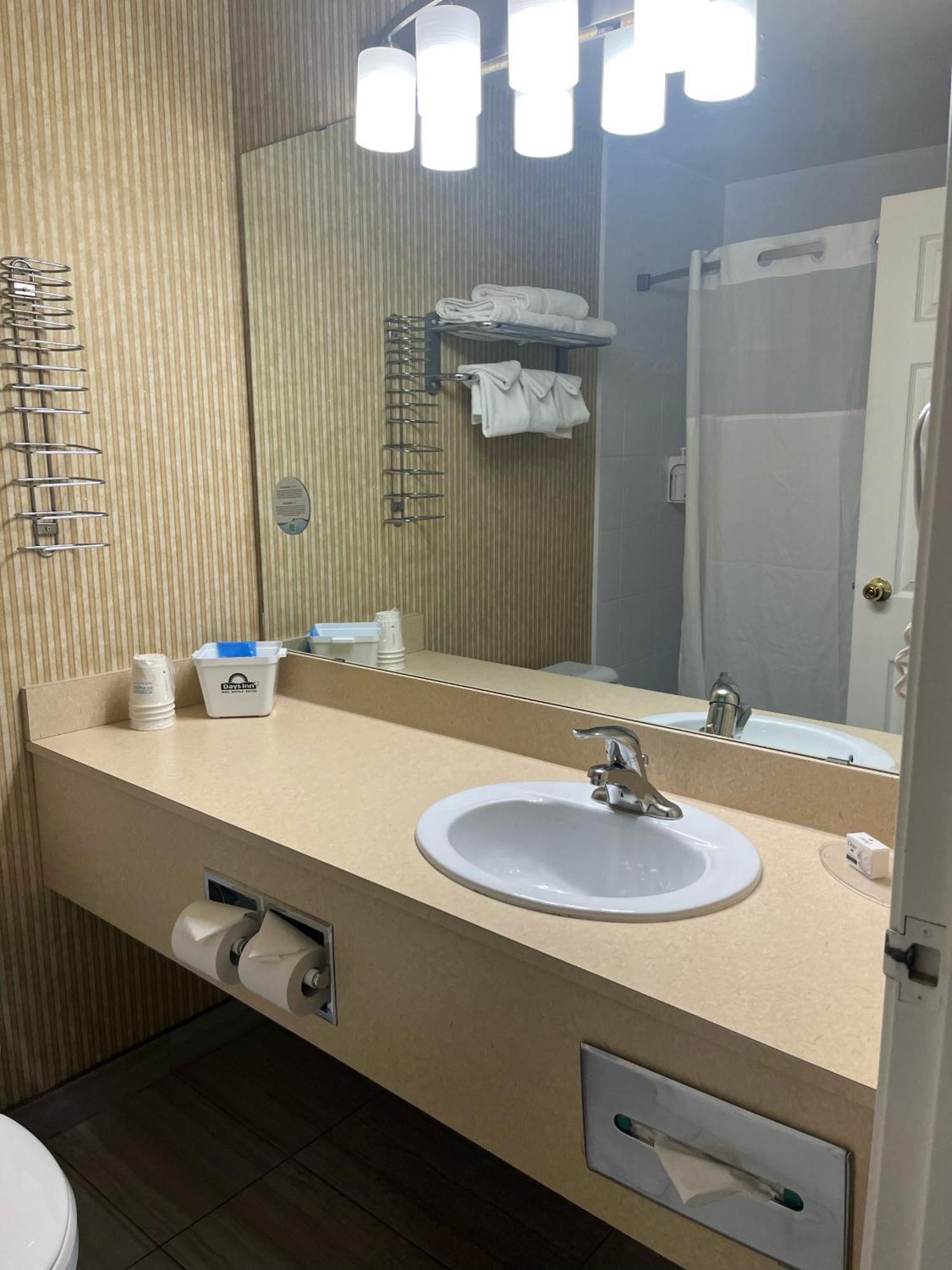 Days Inn By Wyndham Saskatoon Exterior photo