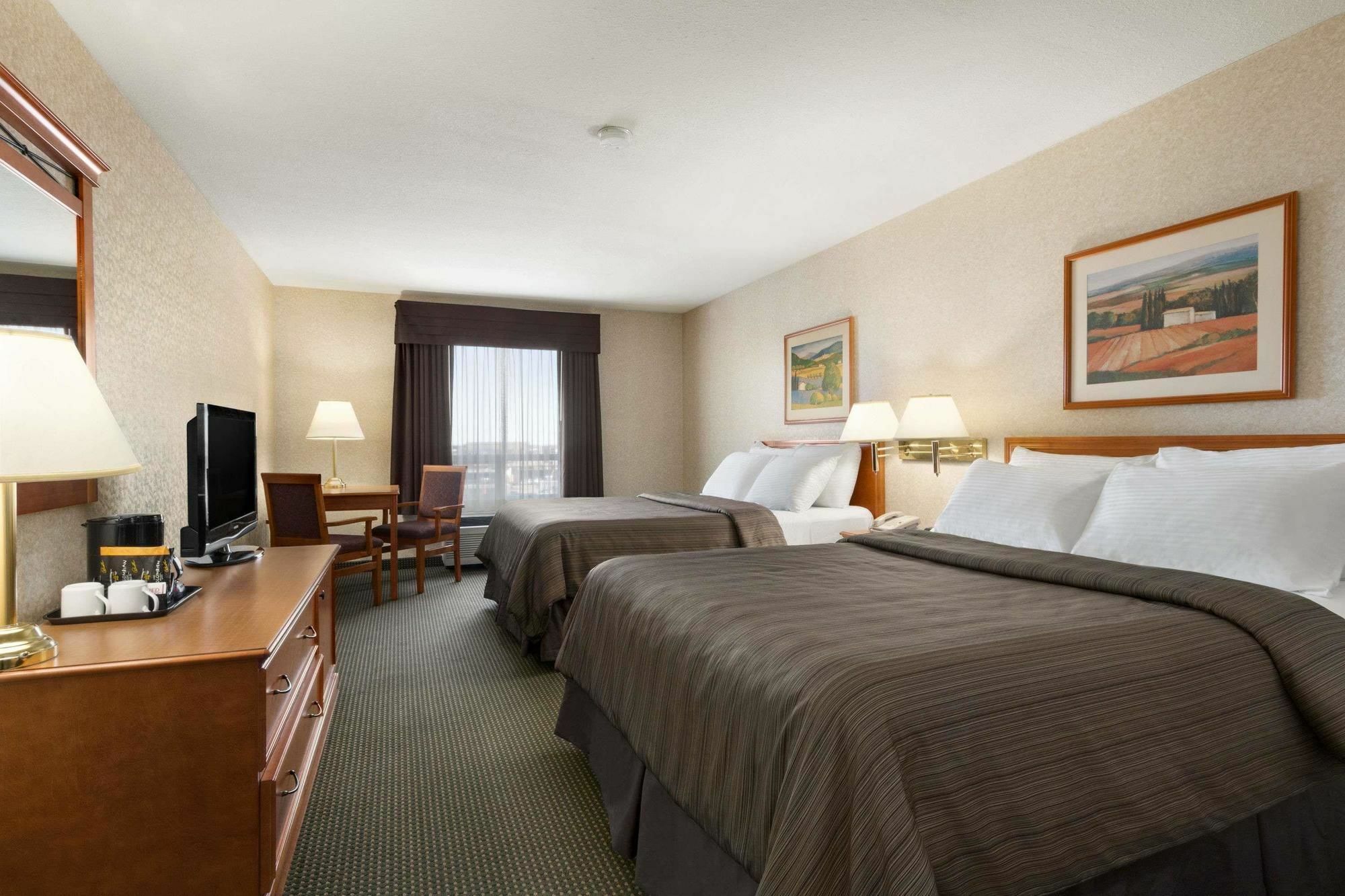 Days Inn By Wyndham Saskatoon Exterior photo