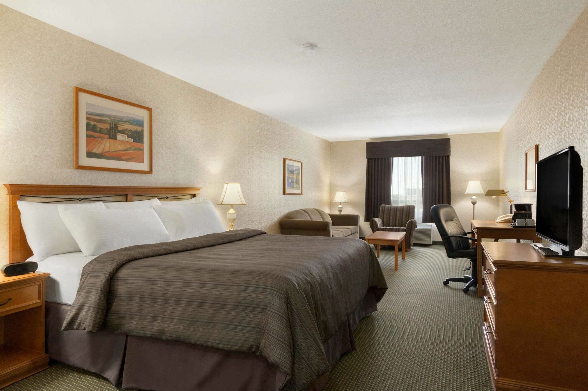 Days Inn By Wyndham Saskatoon Exterior photo