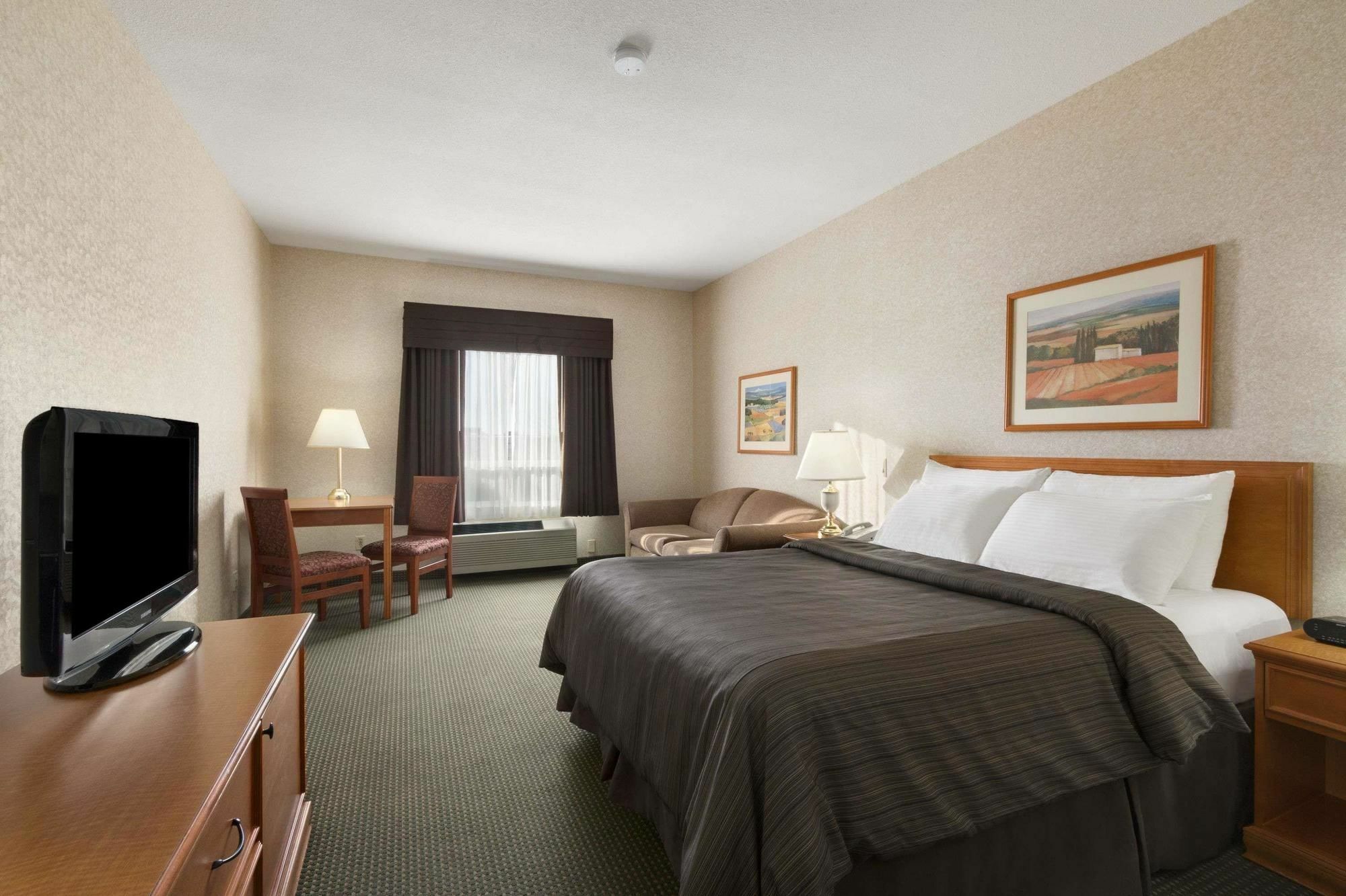 Days Inn By Wyndham Saskatoon Exterior photo